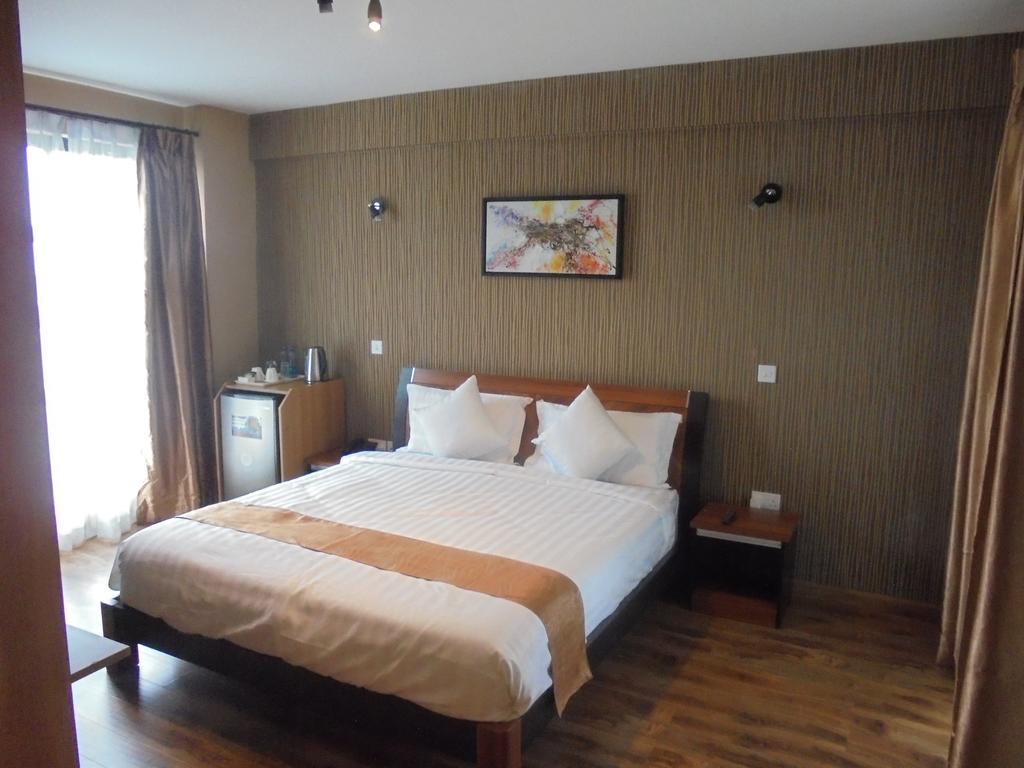 We Hotel And Suites Nairobi Buitenkant foto