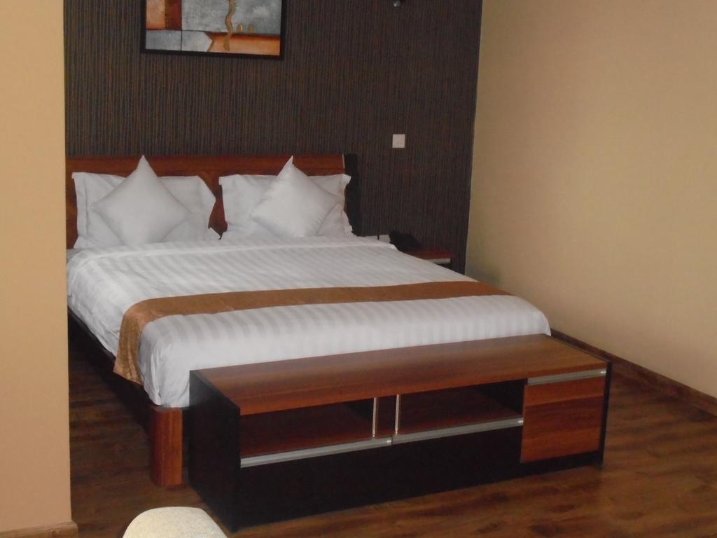 We Hotel And Suites Nairobi Buitenkant foto